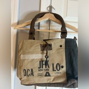 Brand new Myra bag cool design tags on great condition